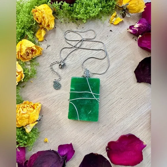 Jade Pendant Necklace– Handmade Crystal Jewelry